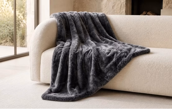 Why Do DTC Brands Source Four-Way Stretch Blanket Lines?2 Faux mink fleece blanket